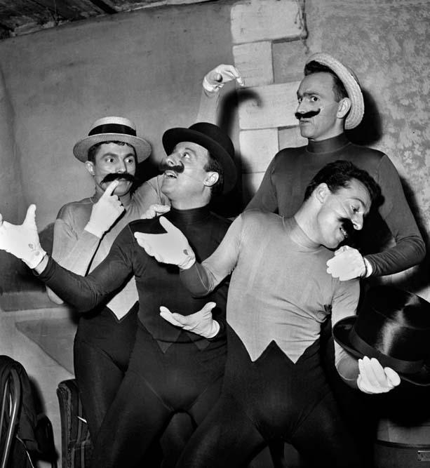 Les frères Jacques, théâtre Daunou, décembre 1952 © Studio Lipnitzki / Roger-Viollet