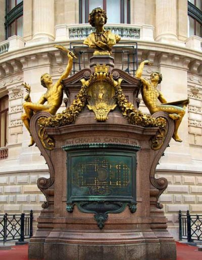 Monument-à-Charles-Garnier,-Opéra-Garnier-Par-Daniel-Stockman,-via-Wikimedia-Commons