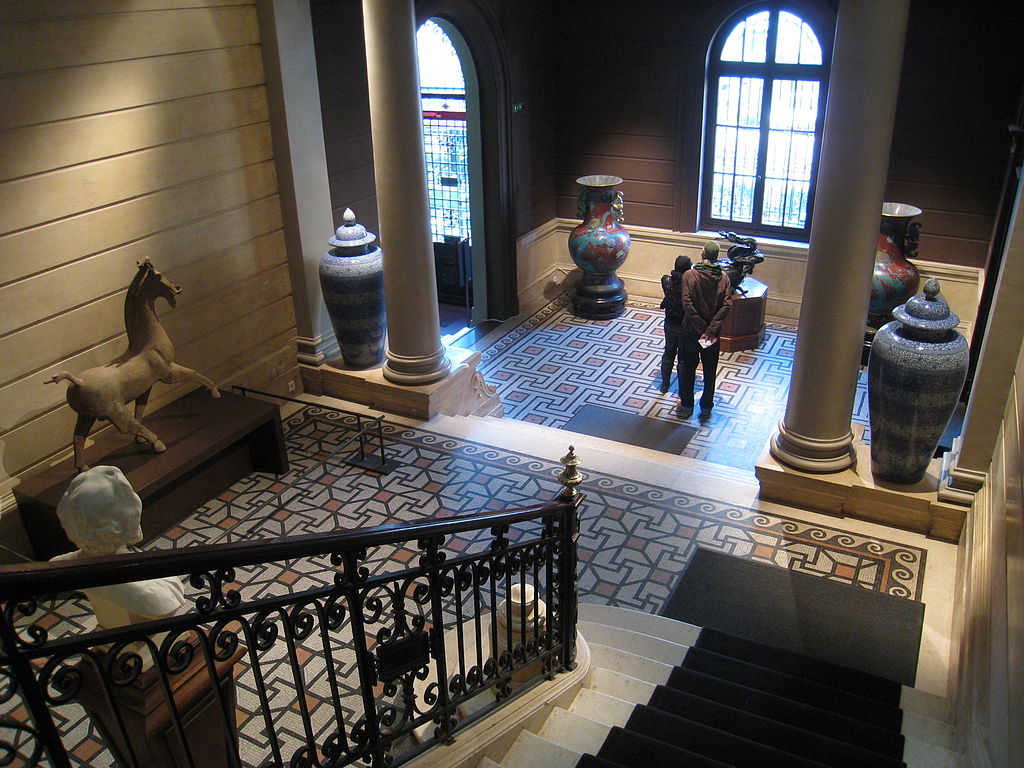 escalier du Musée Cernuschi Par Daderot, commons.wikimedia