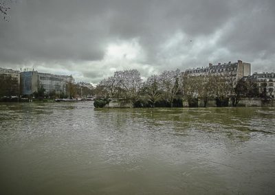 Seine en crue au bout de l'île de la Cité par J. Barret