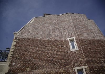 façade de briques sur la PC du 15e par J Barret