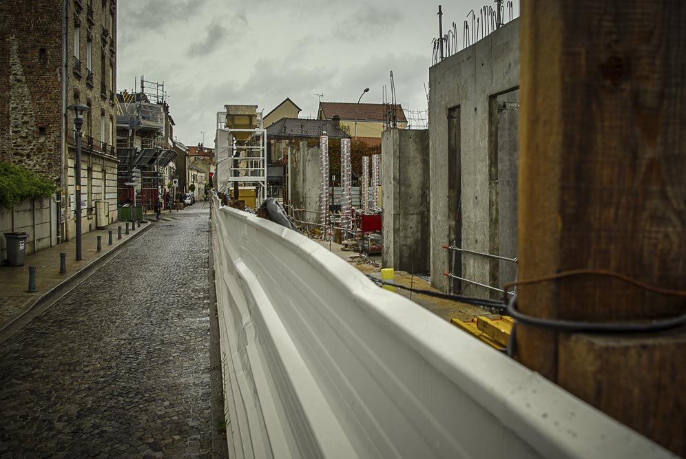 clôture de chantier dans la rue Saint Germain à Romainville ©J.Barret
