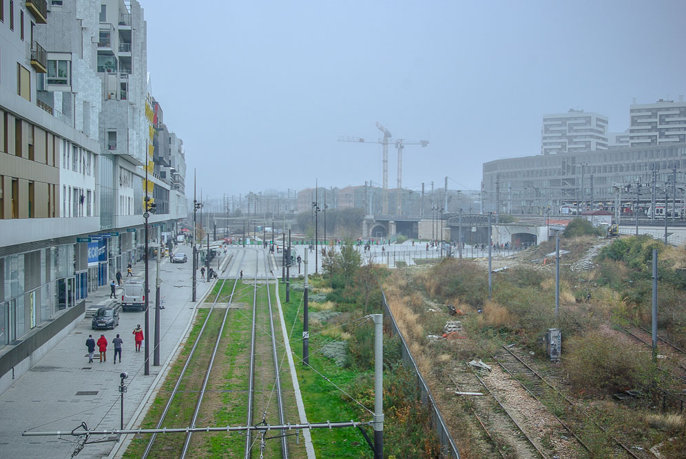 L'esplanade du quartier Rosa Parks vue du pont de la rue d'Aubervilliers par J Barret