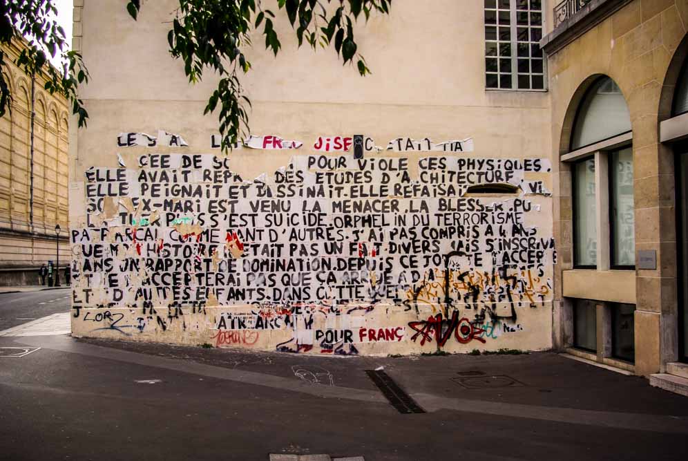 Affiches du collectif parisien Collages féminicides rue des Quatre-Fils @JBarret