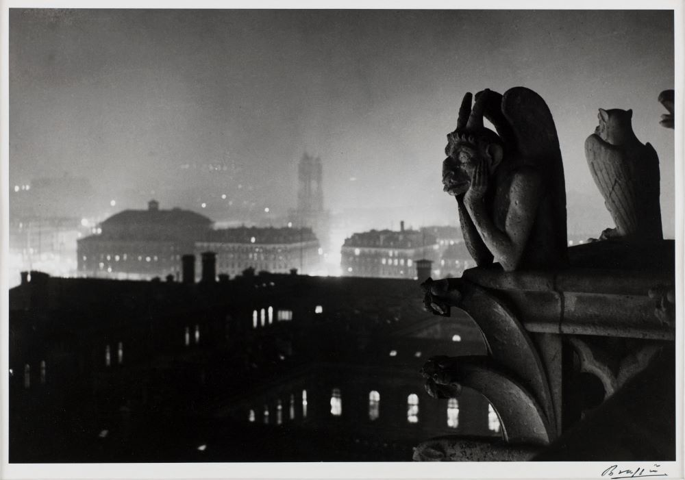 Brassaï, Vue nocturne de Notre-Dame sur Paris et la tour Saint-Jacques, 1933 © Estate Brassaï - RMN-Grand Palais