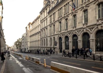 La rue Saint-Jacques, avec l'entrée du lycée Louis-Le-Grand à droite @J.Barret