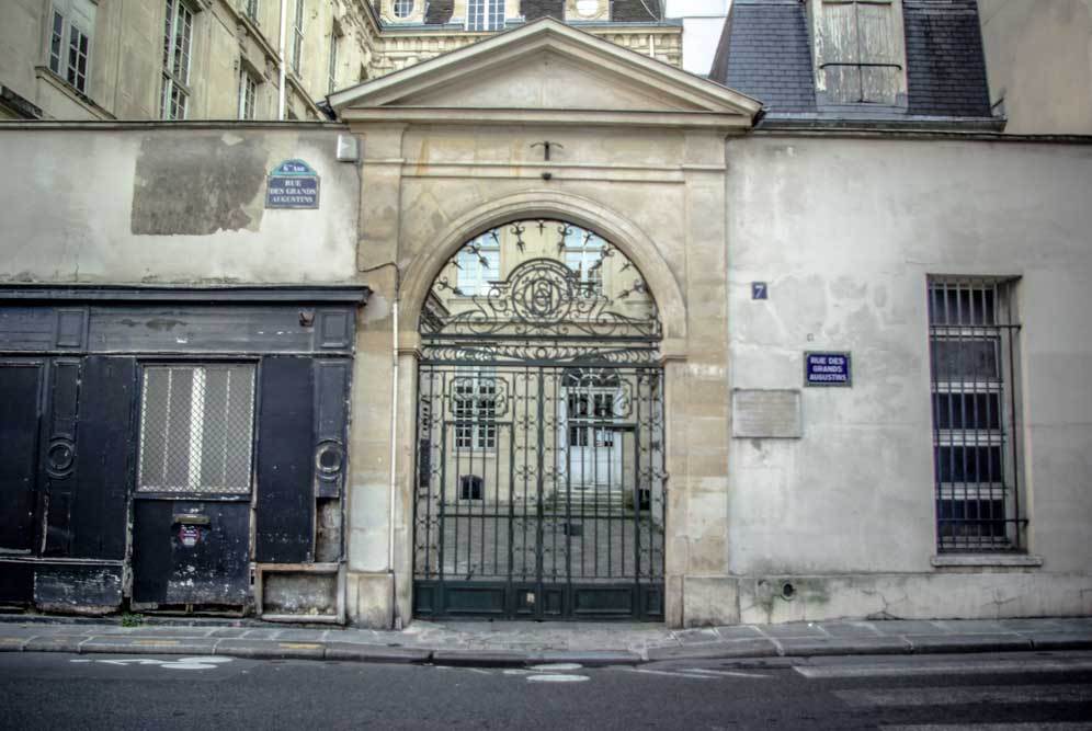 L'entrée du 7 rue des Grands Augustins en octobre 2021 @J.Barret