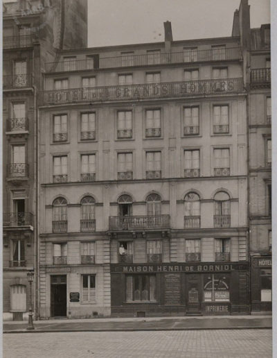 L'hôtel des Grands Hommes vers 1928 par Jacques-André Boiffard pour illustrer Nadja © ADAGP