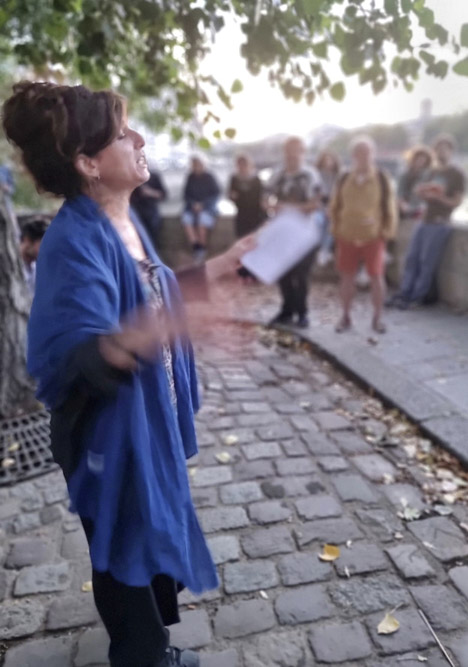 Maya Slam en plein envol Julien Barret lors de la 1ère édition de La Scène est sur la Seine @Phil Thievenaz