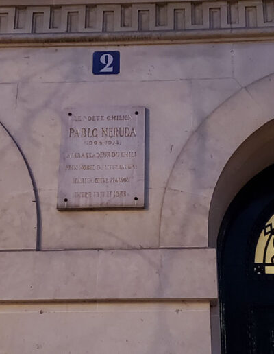 Plaque en mémoire du poète et diplomate Pablo Neruda, 2 av de la Motte-Piquet @JBarret