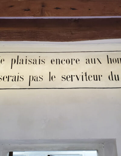 Sentence inscrite sur un mur du musée d’art et d’histoire Paul Eluard, ancien couvent de carmélites @J.Barret