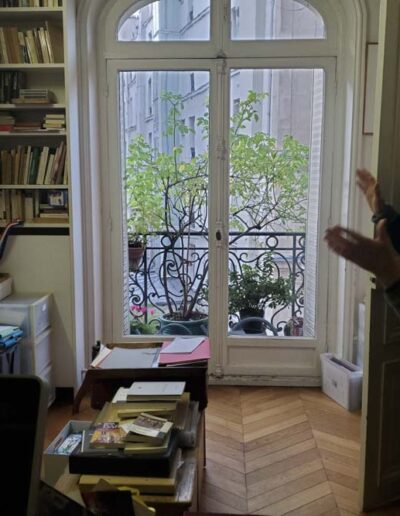 Michèle Chaillou dans le bureau de son époux Michel, dans l'appartement qu'elle occupe toujours @J.Barret