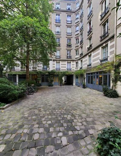 Vue sur la cour et les immeubles du 16 rue Charlemagne, Paris 4e @J.Barret